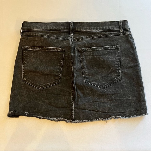 Express Straight Mini Mid Rise Denim Skirt, Black, Size 10 - Picture 2 of 4